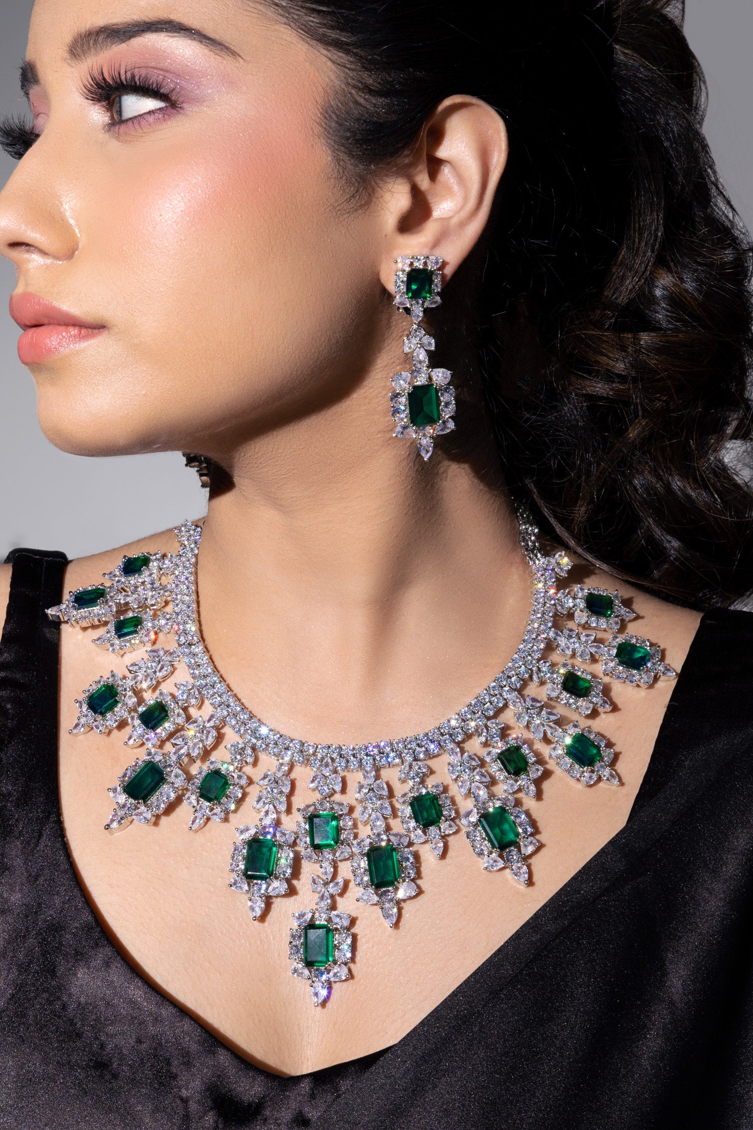 Anika Emerald Necklace – StudioByRivaazz