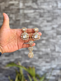 Parineeti Danglers Teeka Set