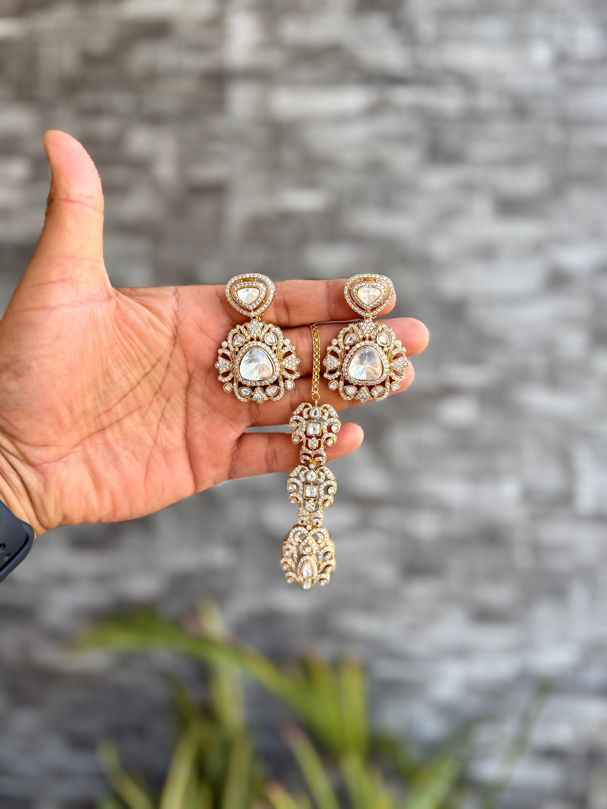 Parineeti Danglers Teeka Set