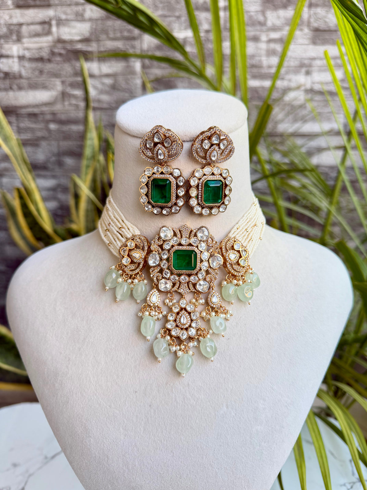 Tarushi Emerald Choker Set