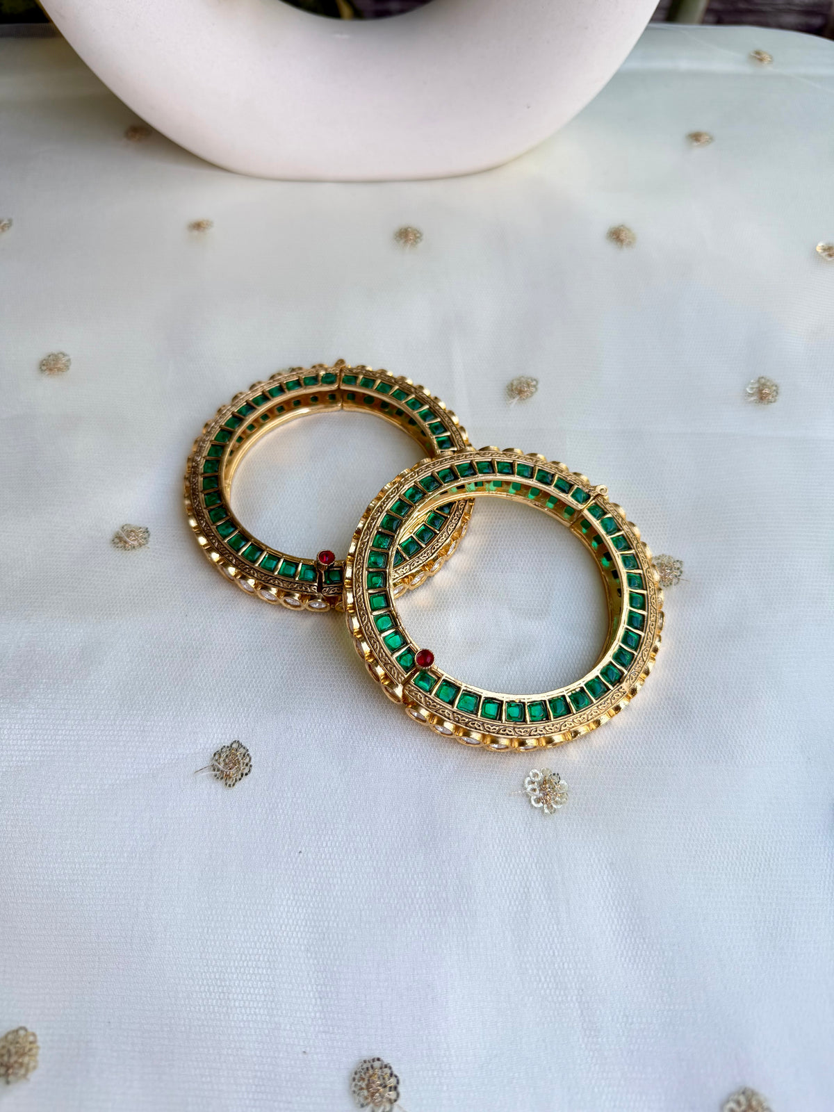 Shaila Emerald Polki Bangle