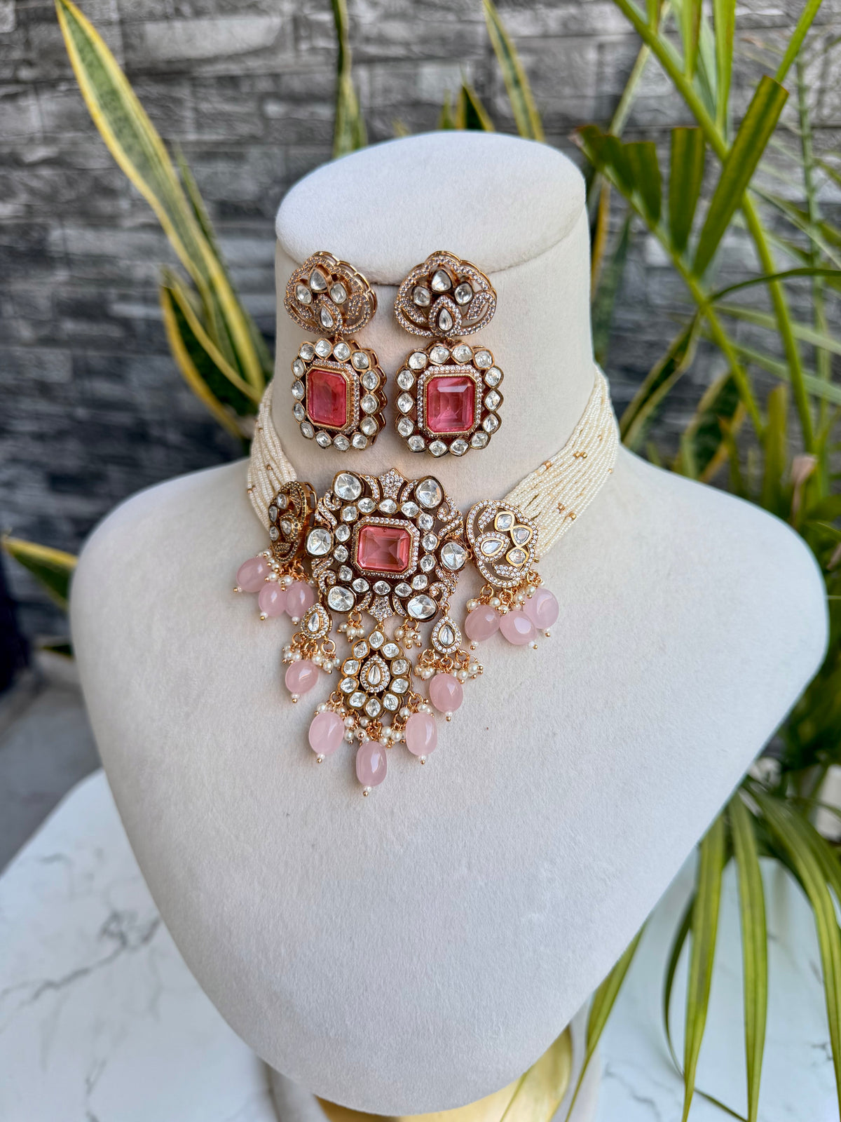 Tarushi Rose Quartz Choker Set