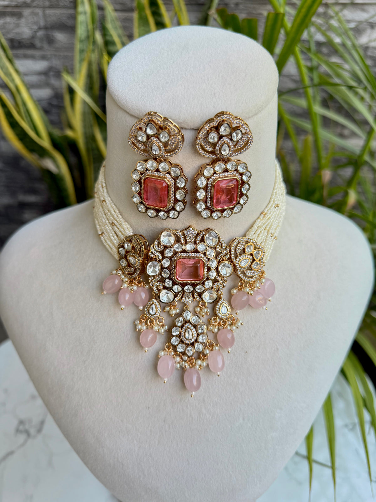 Tarushi Rose Quartz Choker Set