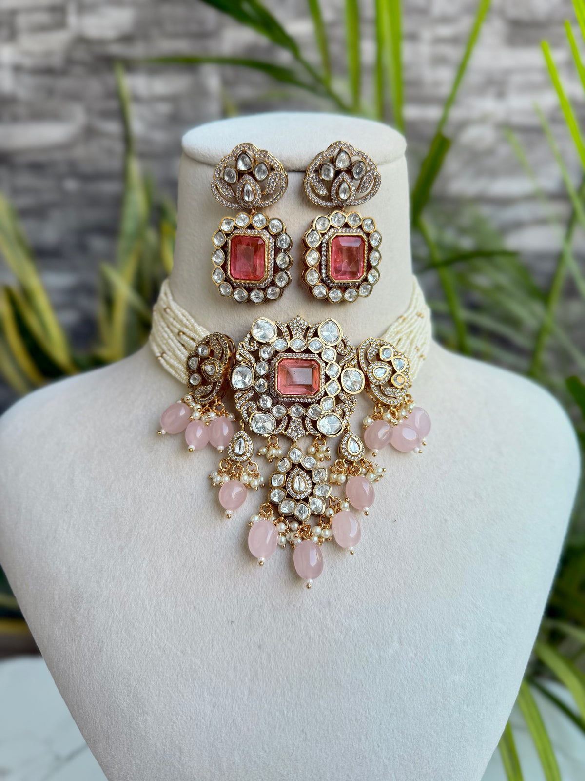 Tarushi Rose Quartz Choker Set