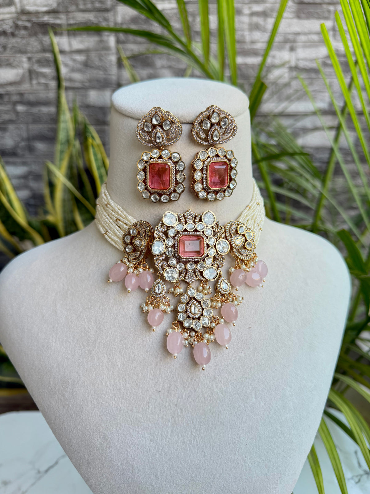 Tarushi Rose Quartz Choker Set