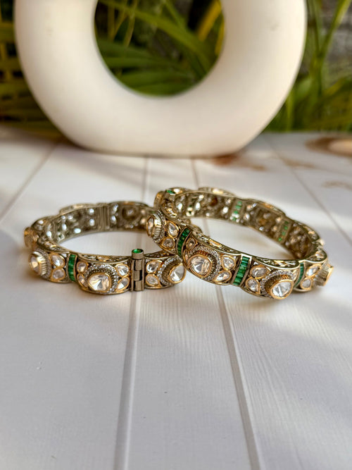 Shabina Emerald Polki Bangle