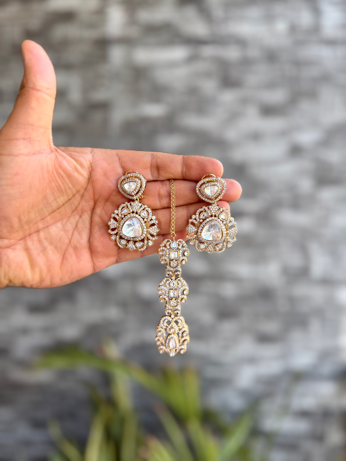 Parineeti Danglers Teeka Set