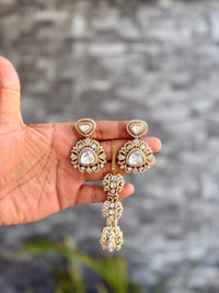 Parineeti Danglers Teeka Set