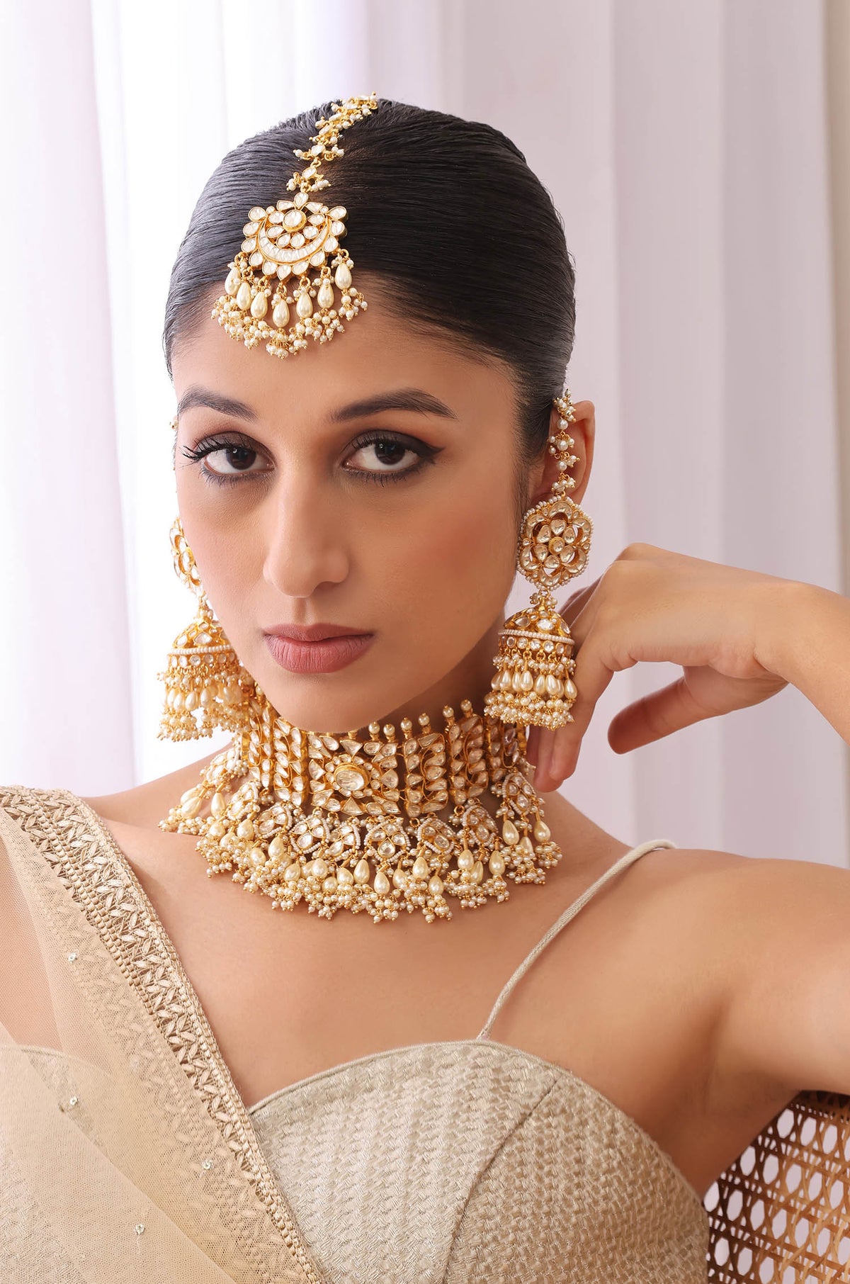 Kareena Pearl White Choker Set