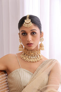 Kareena Pearl White Choker Set