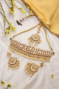 Manzira Kundan Pearl Choker Set