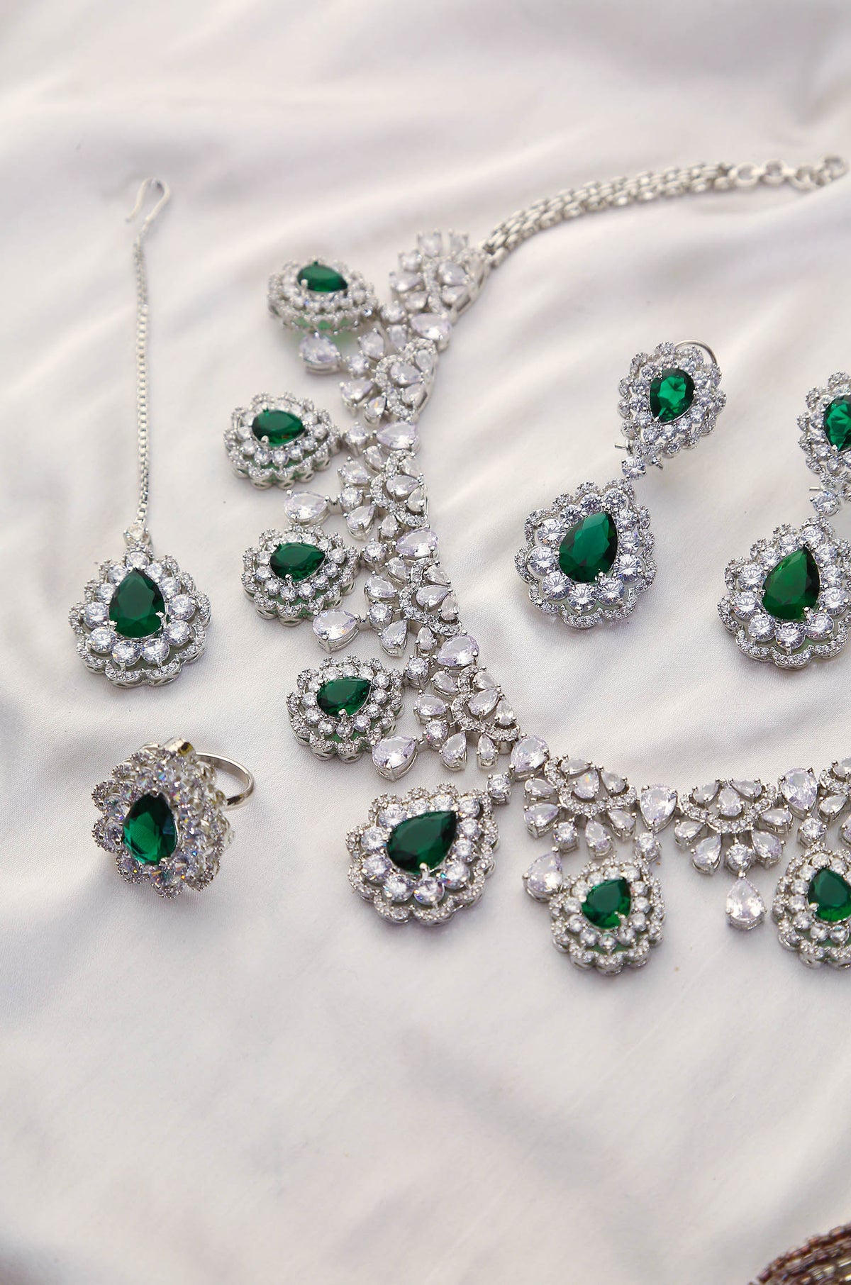 Saanj Emerald Necklace